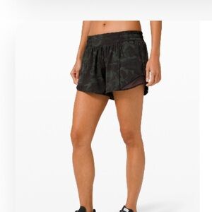 Lululemon Hotty Hot Low-Rise Lined Short 4"
